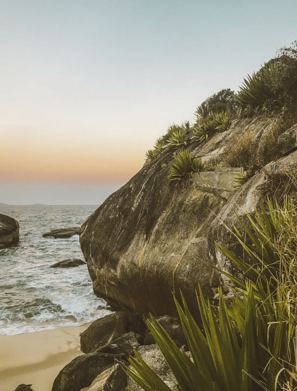 PEDRA PRAIA RECANTO ITAIPUAÇU