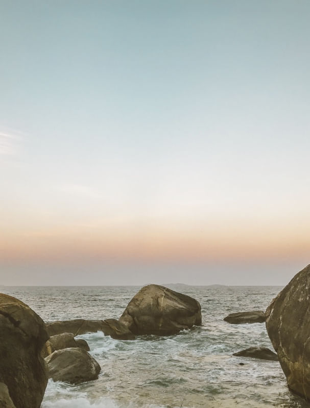 PEDRA NO MAR