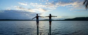JOVENS APRECIANDO A VIDA - PANORAMA