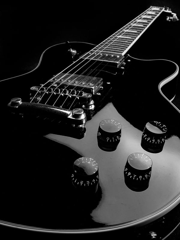 BLACK GUITAR