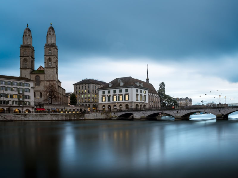 LONGA EXPOSIÇÃO DA CATEDRAL GROSSMUENSTER E RIO LIMMAT