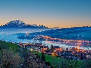 ANOITECER NO LAGO DE LUCERNA E MONTE PILATUS