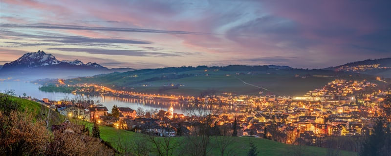 ANOITECER PANORÂMICO NO LAGO DE LUCERNE E MONTE PILATUS