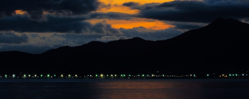 LUZES NO HORIZONTE