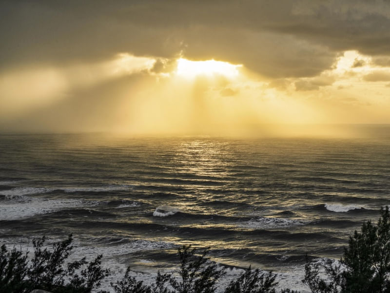 SOL CHUVA NO MAR II
