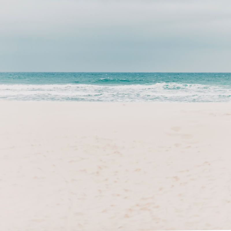 NEUTRAL BEACH BLUR BLUE