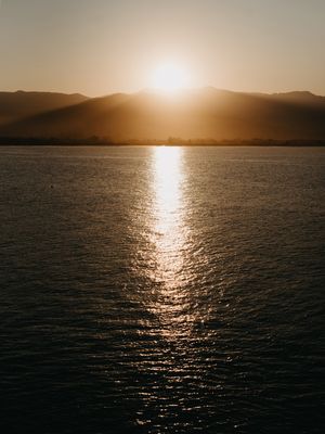 NATUREZA MONTANHAS E PÔR DO SOL