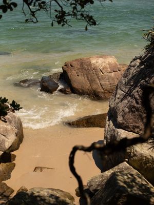 NATUREZA MAR E PEDRAS PRAIA FLORIANÓPOLIS
