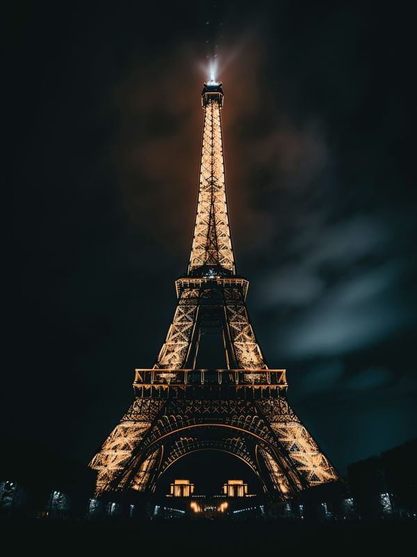 TORRE EIFFEL PARIS BY AI POR PÂMELA STASCZAK
