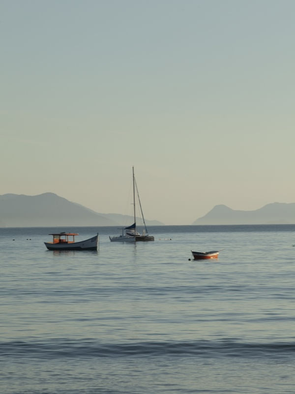 BARCOS AO MAR - GAROPABA