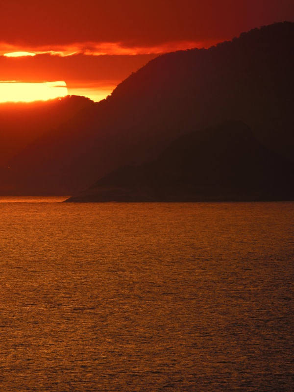 DÍPTICO 2 - PÔR DO SOL DOURADO E BARCO