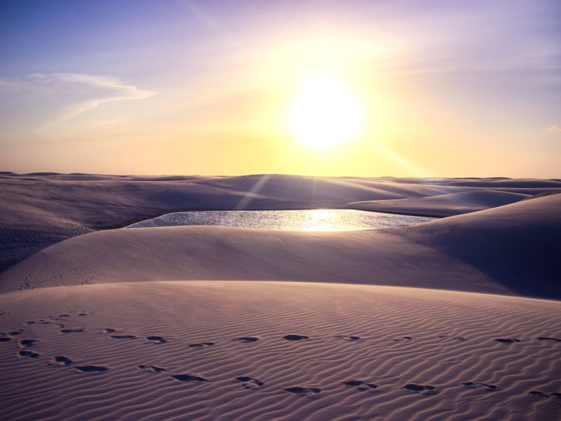 PÔR DO SOL NOS LENÇÓIS MARANHENSES