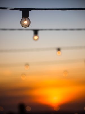 PÔR DO SOL COM LUZES