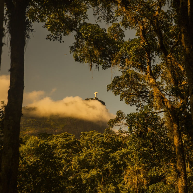 NUVENS NO CORCOVADO - QUADRADO