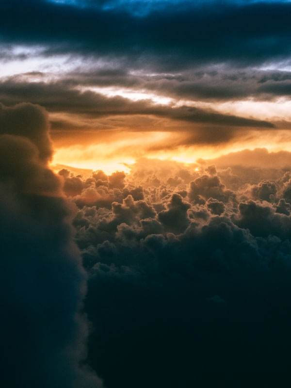LÁ EM CIMA NAS NUVENS