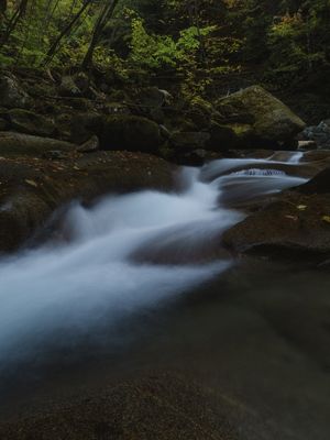 CACHOEIRA EM NISHIZAWA VALLEY JAPÃO