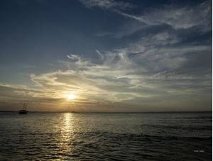 PÔR-DO-SOL COM SILHUETA DE BARCO 2