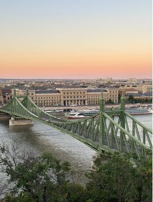FIM DE TARDE TRANQUILO EM BUDAPESTE GELLERT HEGY COMPOSÊ B