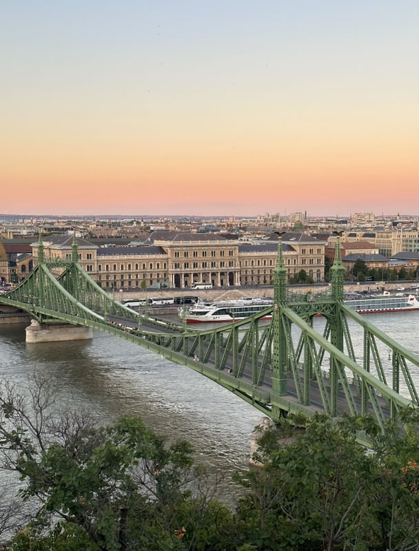 FIM DE TARDE TRANQUILO EM BUDAPESTE GELLERT HEGY COMPOSÊ B