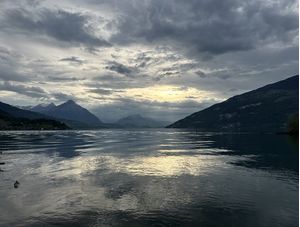 UMA PAUSA NA CORRIDA PARA ASSISTIR O PÔR DO SOL INTERLAKEN SUÍÇA