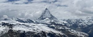 MATTERHORN SOBRE NUVENS E NEVE POR VICK FILOS