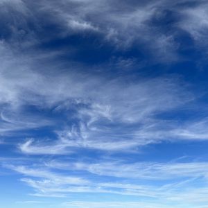 NUVENS QUE O VENTO AINDA NÃO LEVOU MANTIQUEIRA QUADRADA
