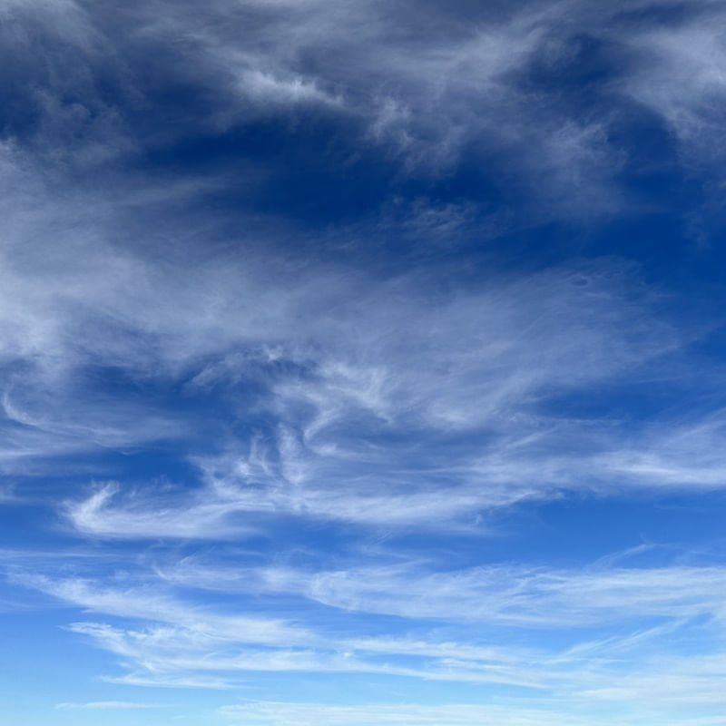 NUVENS QUE O VENTO AINDA NÃO LEVOU MANTIQUEIRA QUADRADA