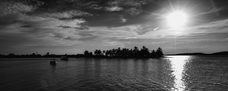 ALTO CONTRASTE EM PÔR DO SOL NA ILHA PANORAMA
