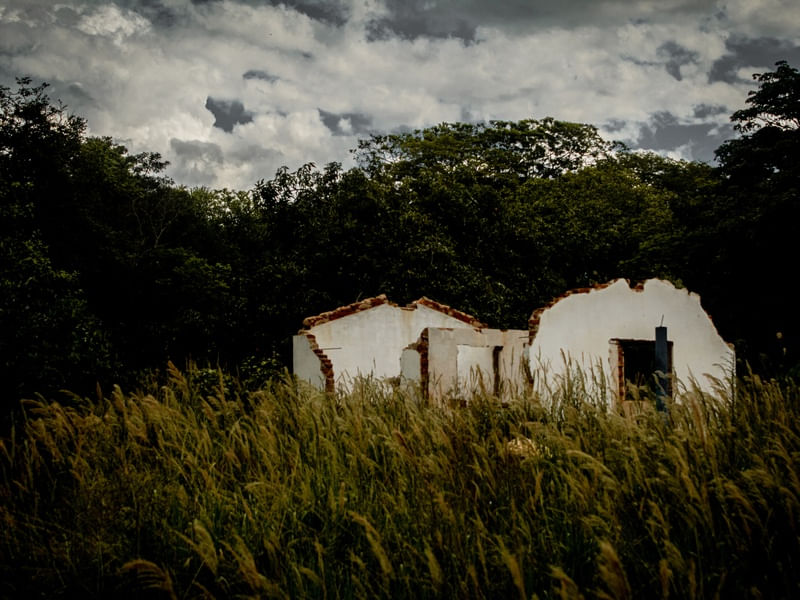 CASA EM RUÍNAS
