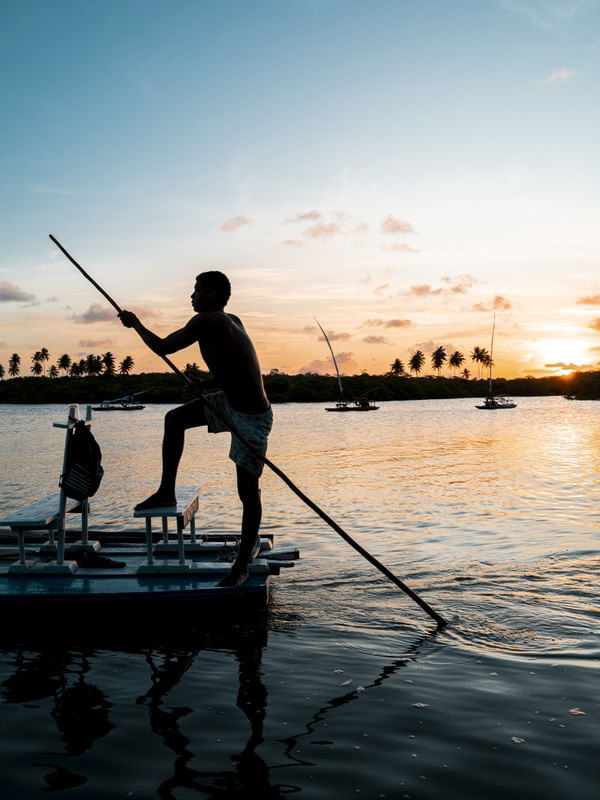BARQUEIRO AO PÔR DO SOL