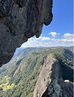 UM DIA DE ESCALADA NA PEDRA DO BAÚ