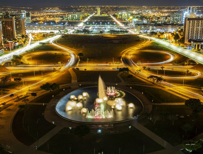 FONTE ILUMINADA NA ESPLANADA EM BRASÍLIA