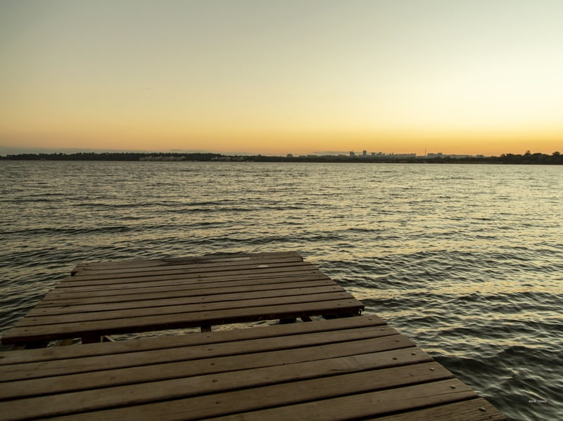 TRAPICHE AO PÔR-DO-SOL EM BRASÍLIA