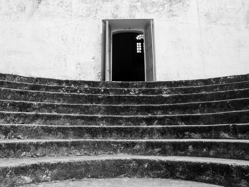 ENTRANDO NUMA IGREJA
