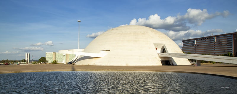 MUSEU NACIONAL E LAGO EM PANORÂMICA