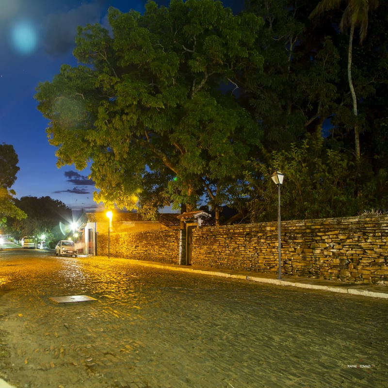 RUA DESERTA EM PIRENOPOLIS