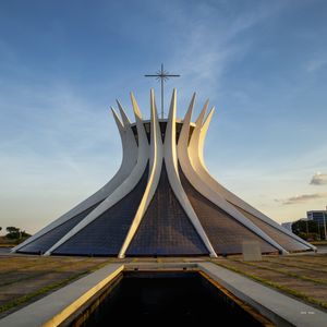 CATEDRAL DE BRASÍLIA DURANTE O PÔR-DO-SOL - QUADRADA