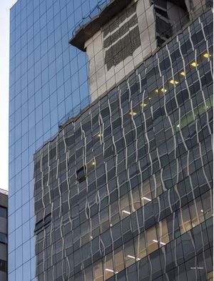 REFLEXOS URBANOS NA PAULISTA - VERTICAL