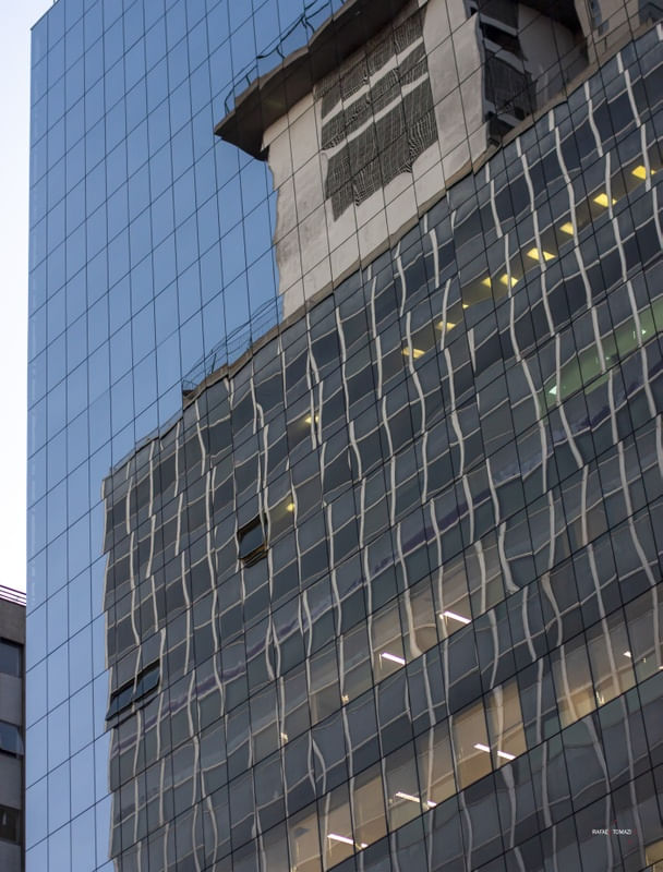REFLEXOS URBANOS NA PAULISTA - VERTICAL