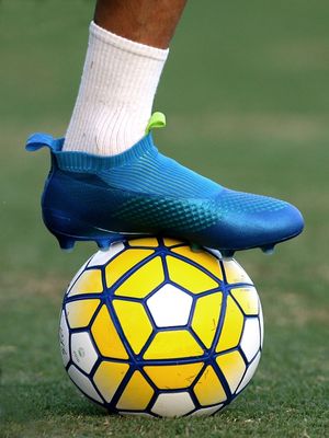 CHUTEIRA PÉ NA BOLA