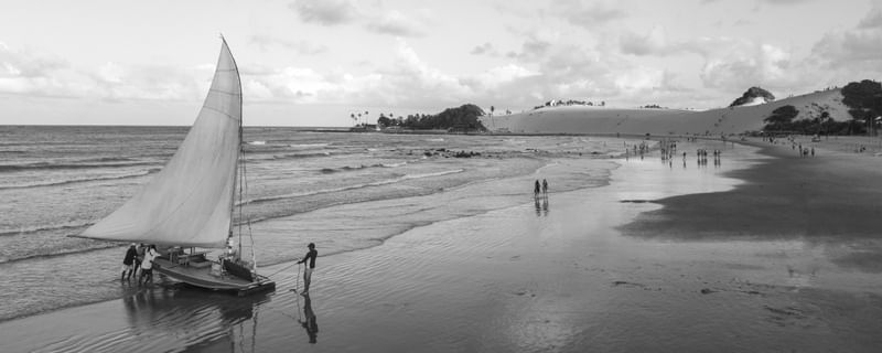 JANGADA AO MAR PRETO E BRANCO