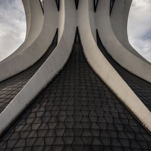 CATEDRAL DE BRASÍLIA DE OSCAR NIEMEYER EM DETALHE