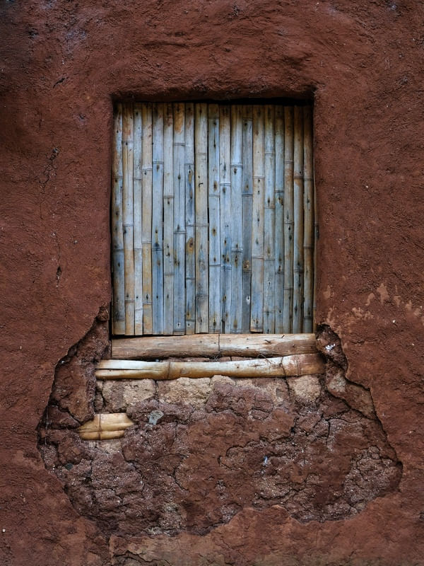 JANELA DA CASA DE BARRO