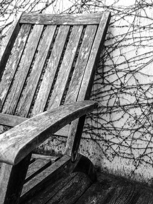 BLACK AND WHITE CHAIR