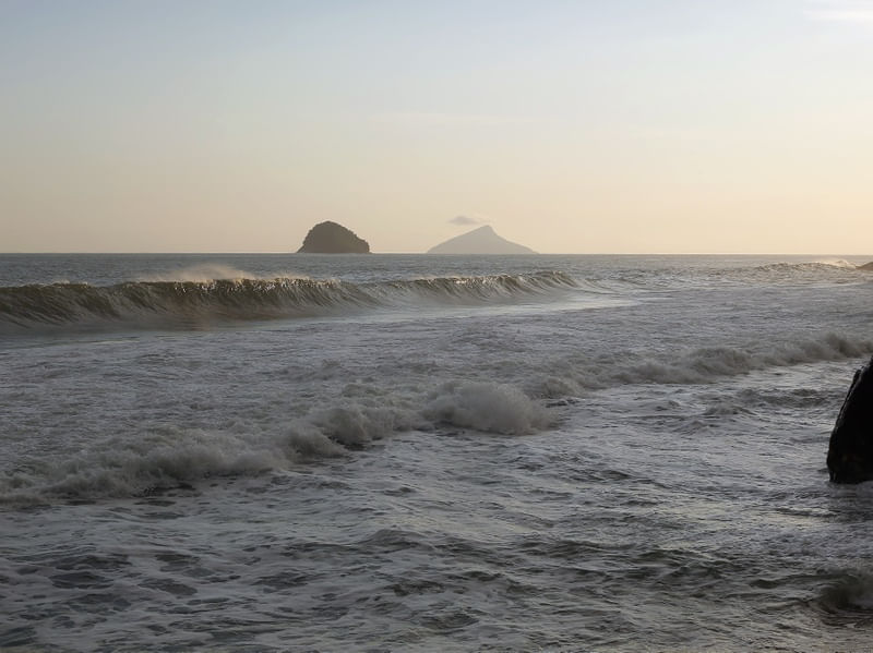 O MAR NAS PEDRAS DE SEBÁ