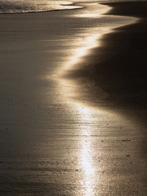 LUZ NA AREIA REFLETIDA PELA ÁGUA 2