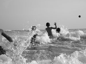 BRINCADEIRA NA PRAIA