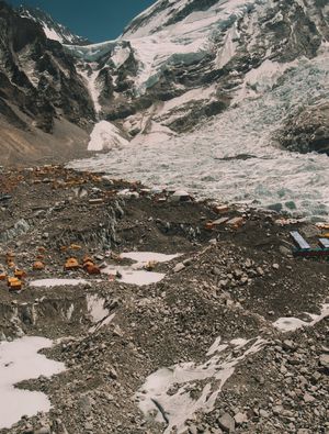 SOBREVOO CAMPO BASE EVEREST