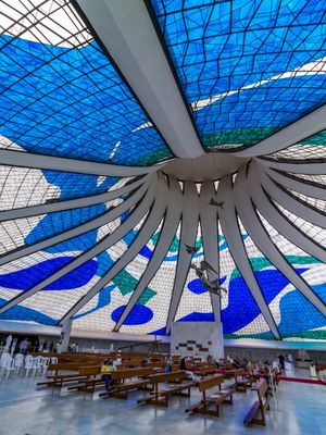 INTERIOR DA CATEDRAL DE BRASÍLIA.