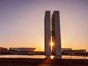 PÔR DO SOL ENTRE AS TORRES DO CONGRESSO NACIONAL - 02.